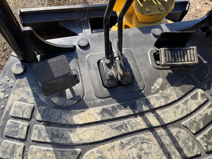 caterpillar-303.5-image-33