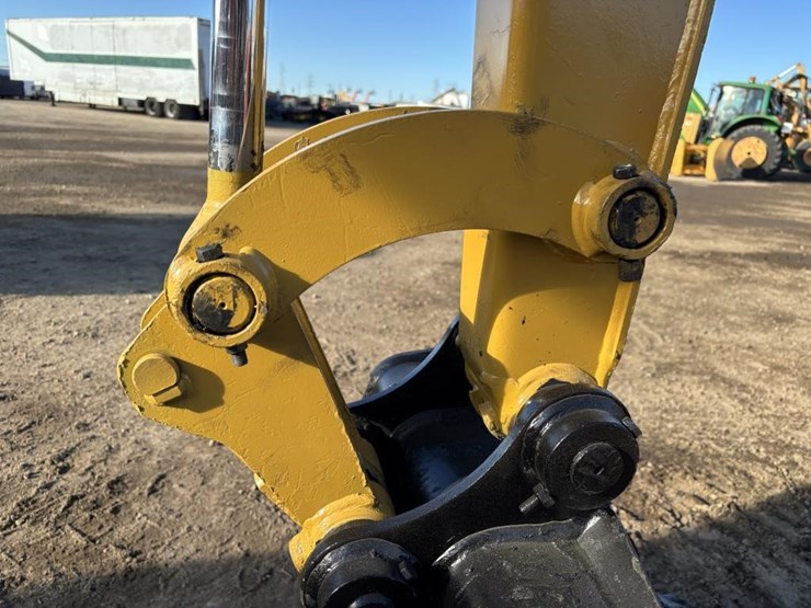 caterpillar-303.5-image-13