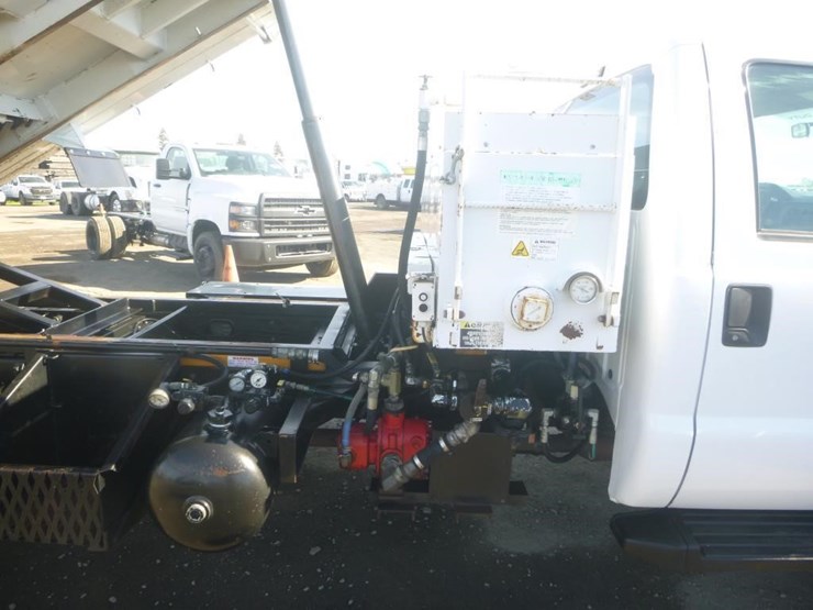 2011-ford-f550-image-12