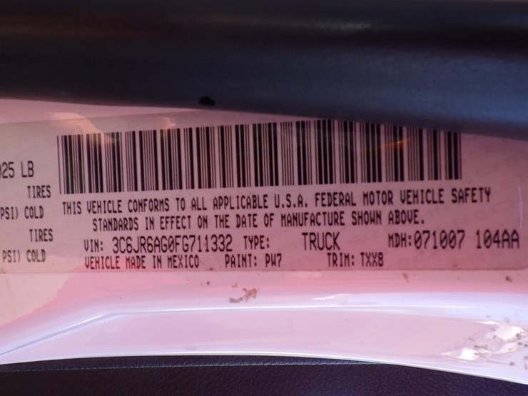 2015-dodge-1500-image-15