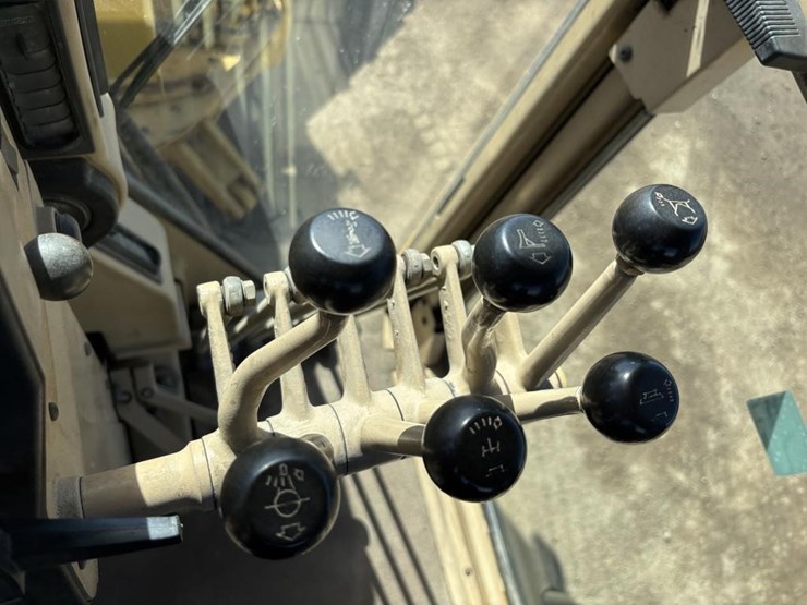 caterpillar-143h-image-45