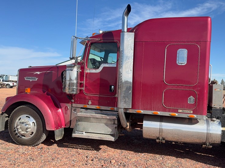 2004-kenworth-w900-image-6