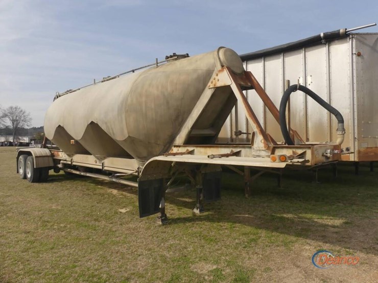 1988-j-&-l-pneumatic-dry-bulk-trailer,-s/n-1j9p4at28j2001073:-t/a,-model-100tl,-3-pod,-alum.,-1040-cu-ft-cap.-image-1