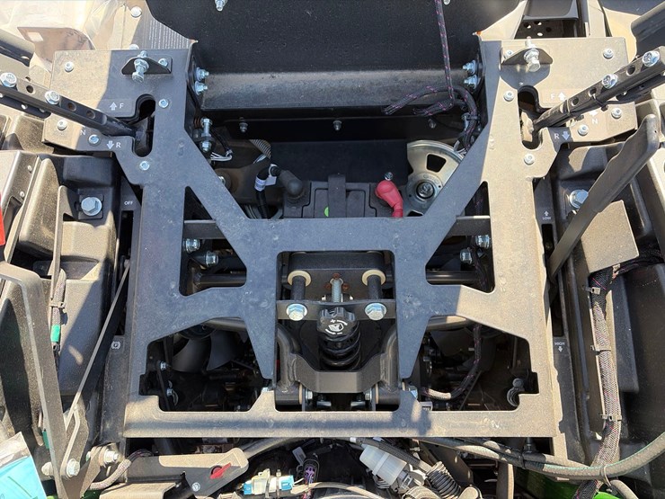 2025-yakta-yxr-920-commercial-zero-turn-mower-image-13