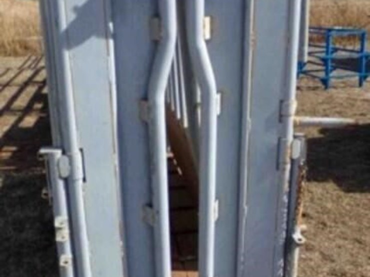 w/w-manual-cattle-chute-3-adjustable-alley-image-2