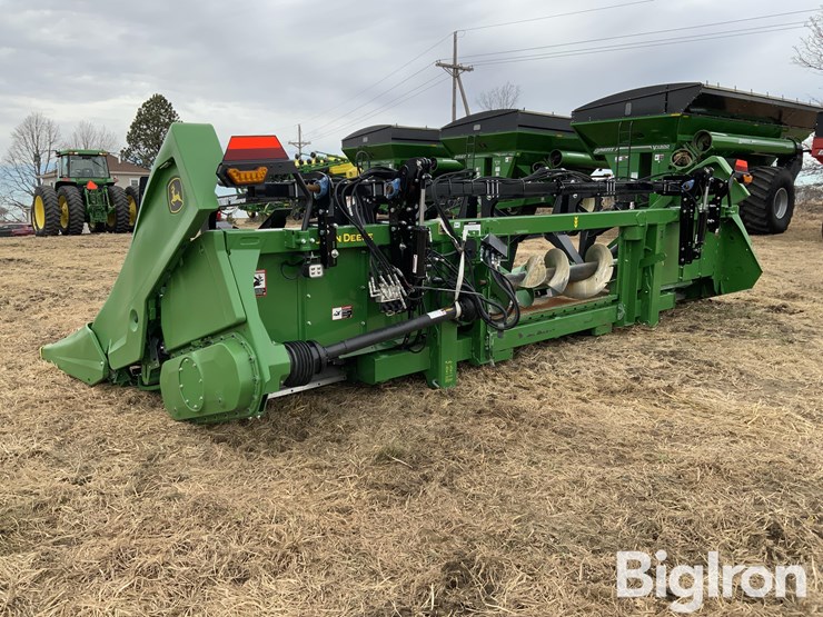 2024-john-deere-c8r-image-7