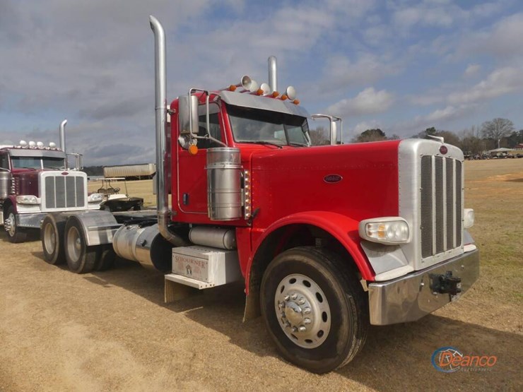 2018-peterbilt-389-image-1