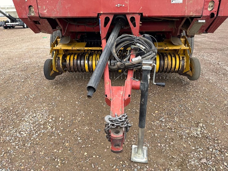 2010-new-holland-br7090-image-11