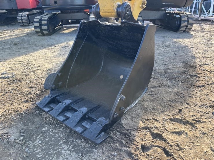 caterpillar-303.5-image-11