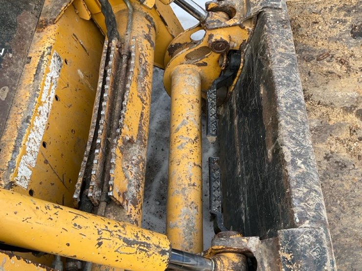 2004-john-deere-320-image-19