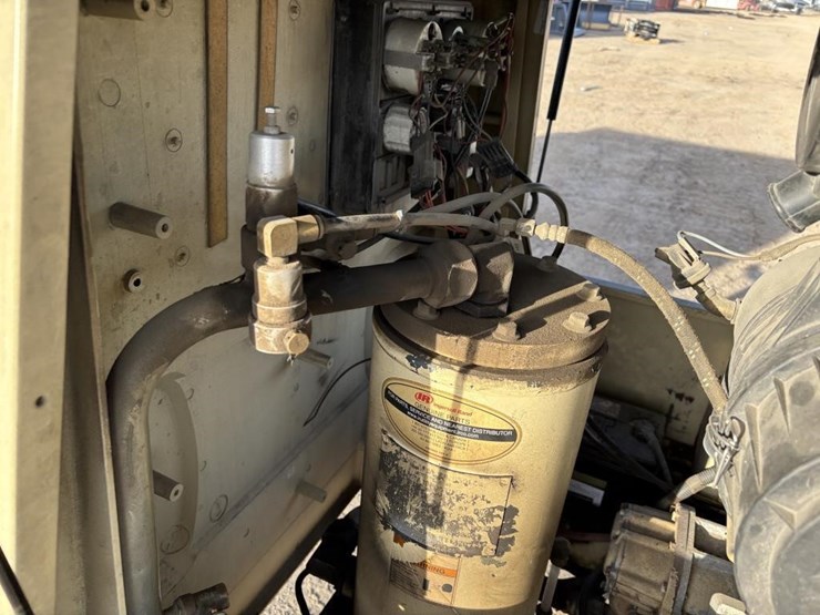 2008-ingersoll-rand-p185-image-27