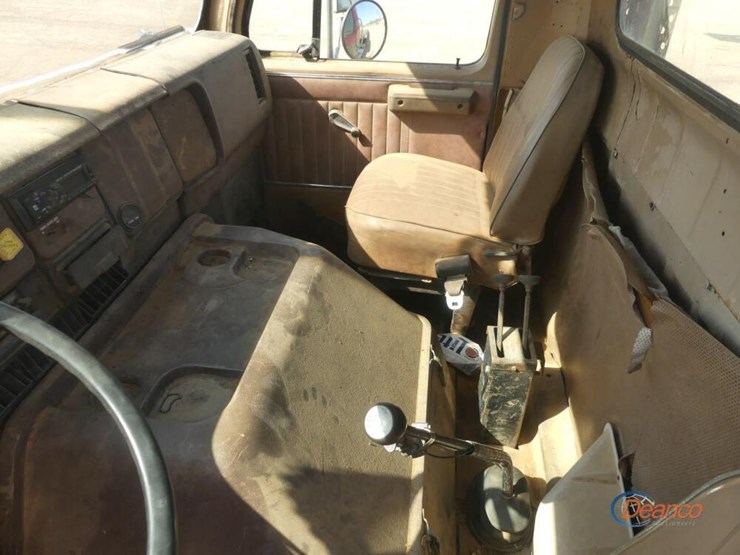 1984-international-s2200-image-14