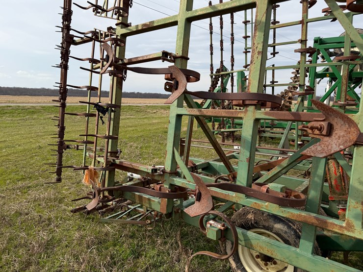 john-deere-32-image-45