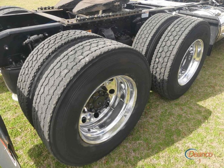 2021-freightliner-cascadia-116-image-8