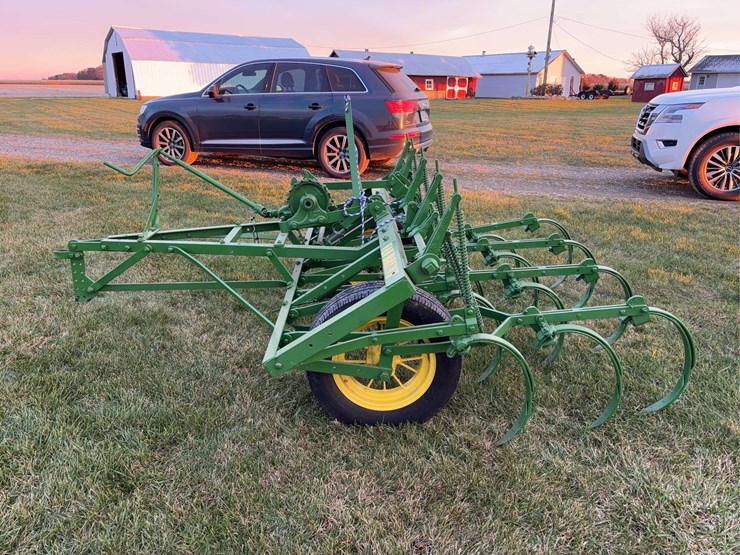 john-deere-van-brunt-cca-field-cultivator-image-8