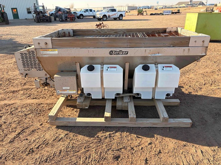 western-striker-pickup-box-salt-spreader-image-6