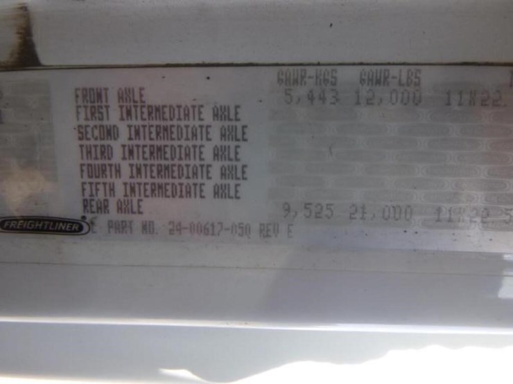 2000-freightliner-fl70-image-31