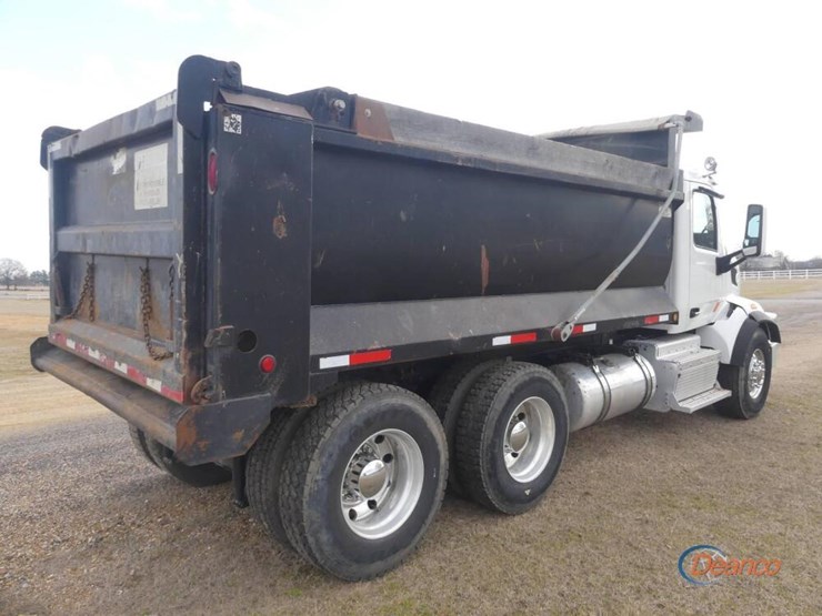 2017-peterbilt-567-image-3