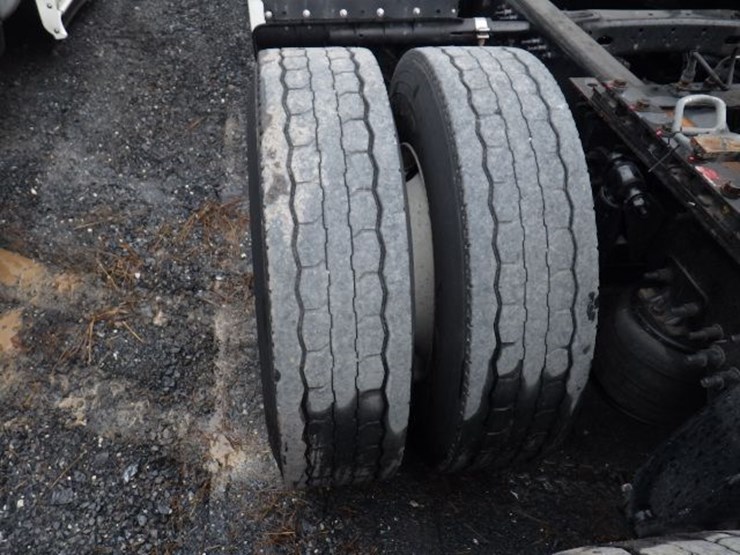 2017-freightliner-cascadia-125-evolution-image-17