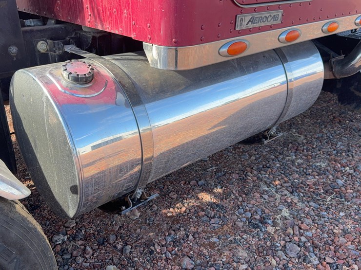 2004-kenworth-w900-image-36