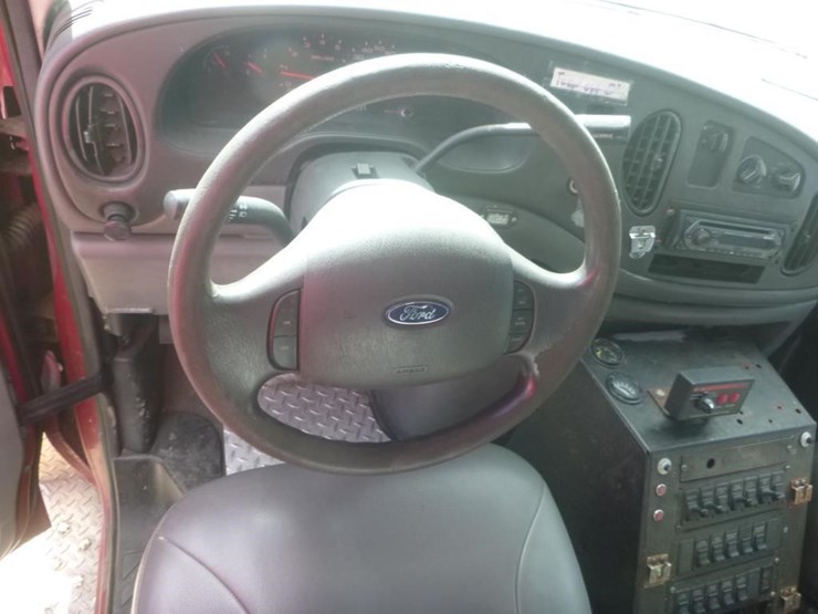 2005-ford-e450-image-11