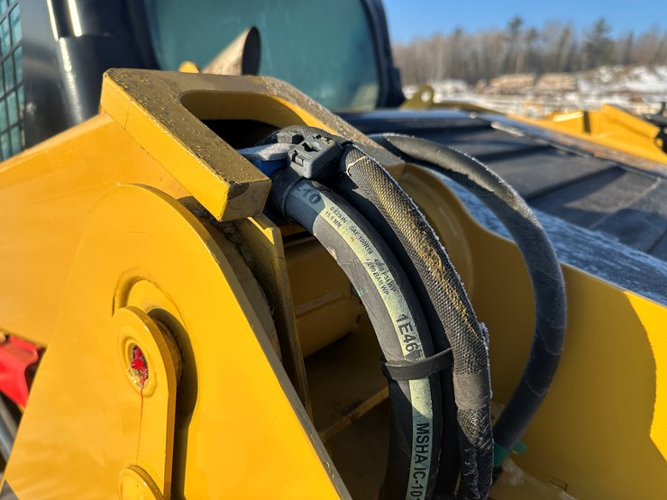 2018-caterpillar-236d-image-17