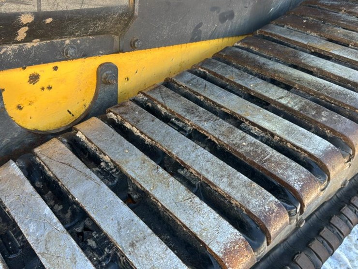 2011-new-holland-c238-image-12