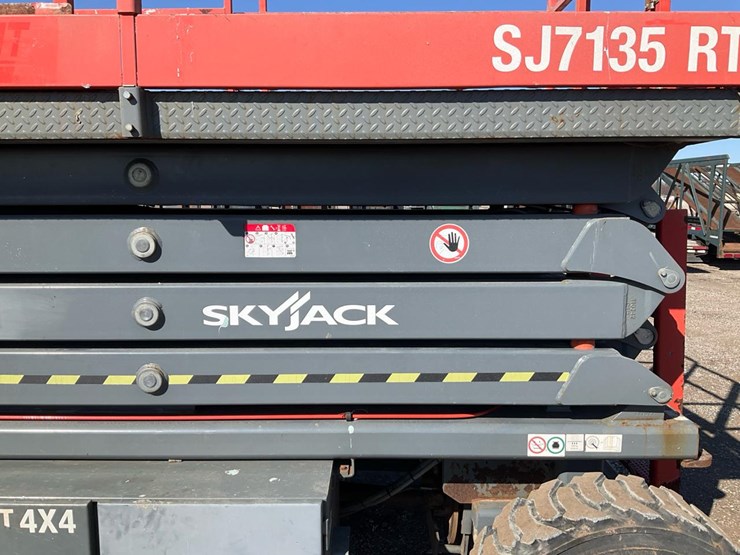 2015-skyjack-sj7135rt-image-32