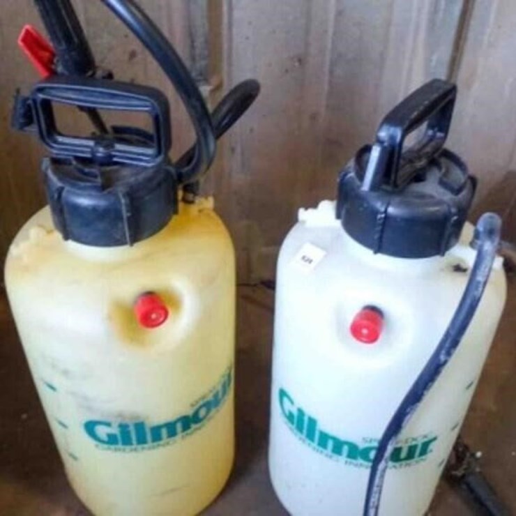2 HAND HELD SPRAYERS
