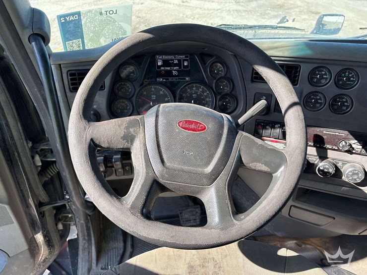 2016-peterbilt-579-image-18