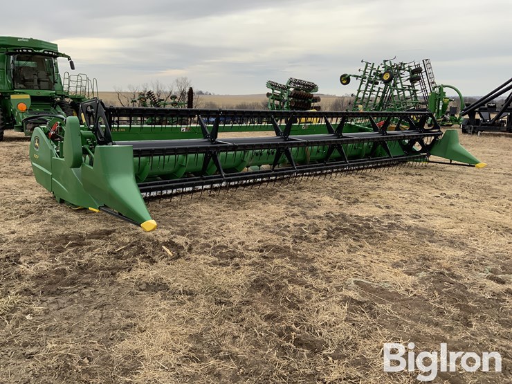 2024-john-deere-625f-image-3