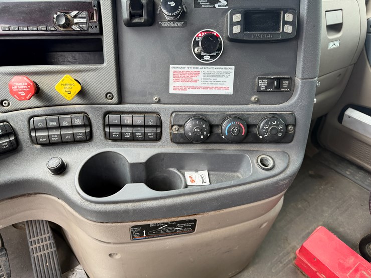 #40990-•-2019-freightliner-cascadia-s/a-daycab-truck-tractor-vin:-3akjgbdv5ksks6034-image-61