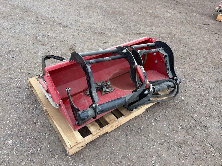 ventrac-bucket-with-grapple-image-2