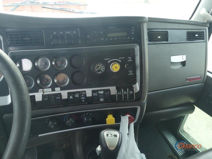 2009-kenworth-t800-image-21