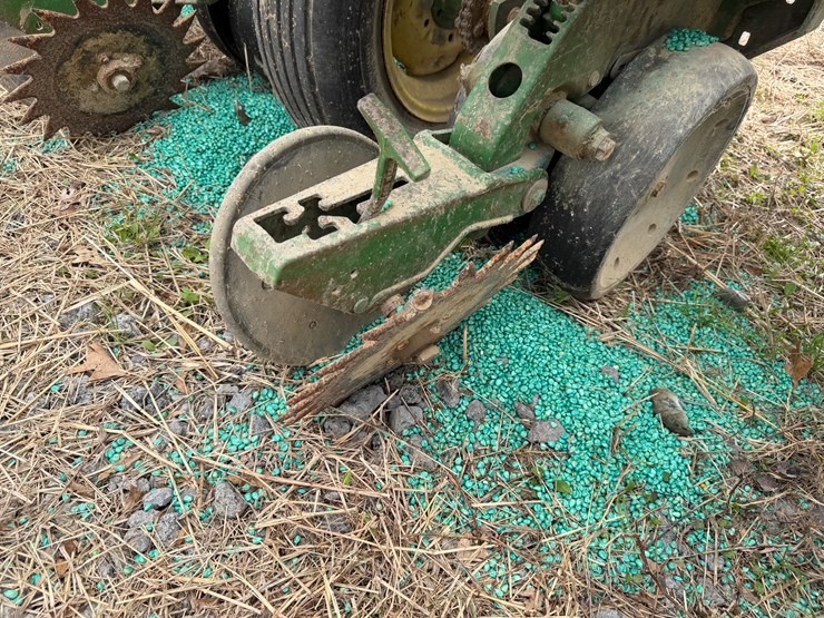 john-deere-12-image-39