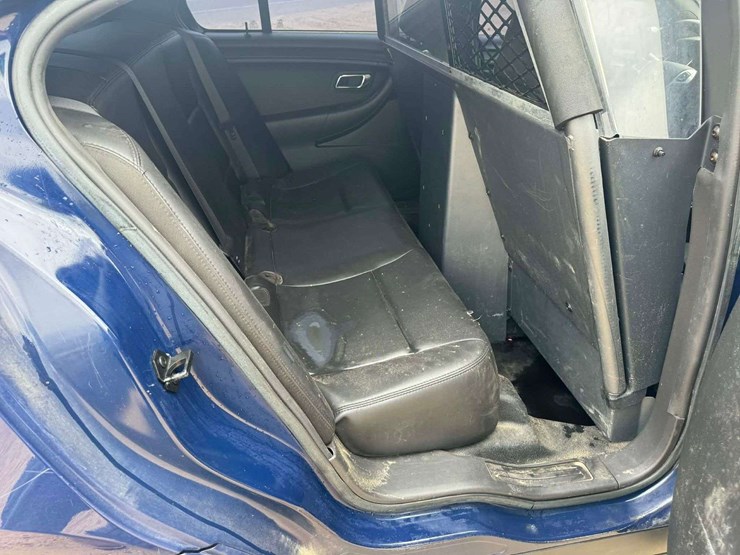 2017-ford-taurus-4-door-sedan-police-package-(132,339-miles)-image-12