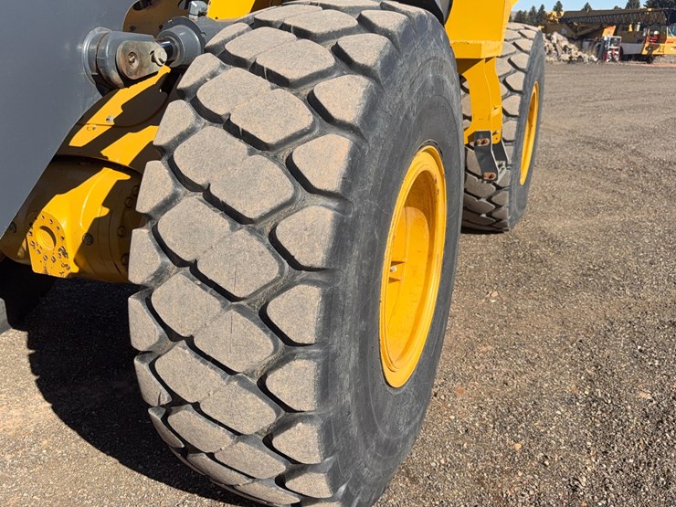 2011-deere-524k-image-11