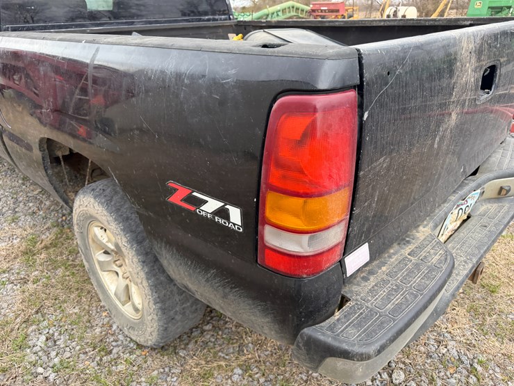 2005-chevrolet-silverado-1500-image-18