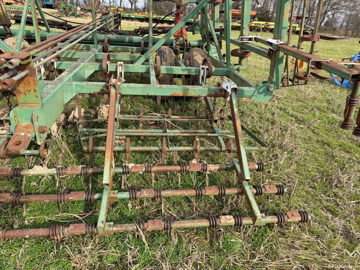 john-deere-32-image-18