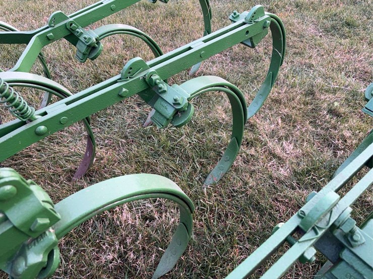john-deere-van-brunt-cca-field-cultivator-image-35