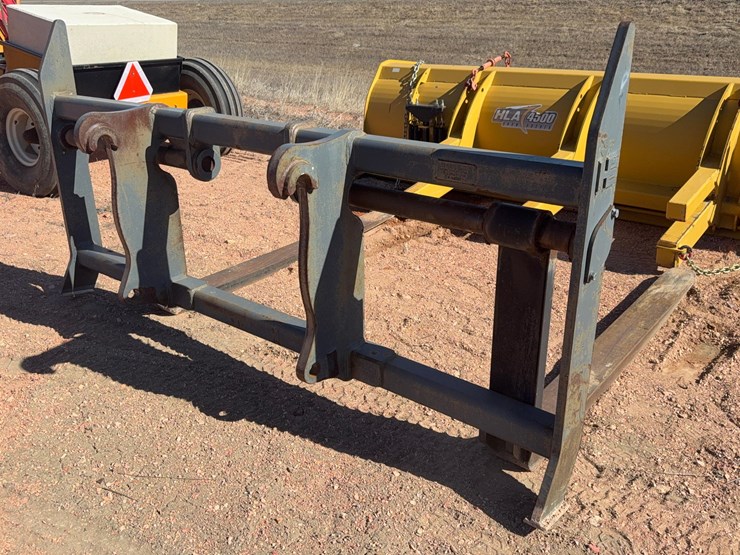 2011-deere-524k-image-46