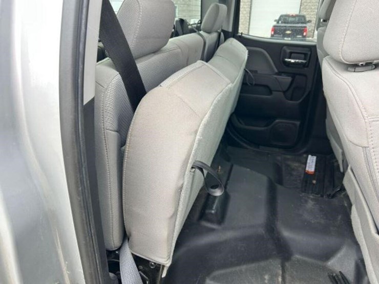 2018-chevrolet-silverado-2500hd-image-41