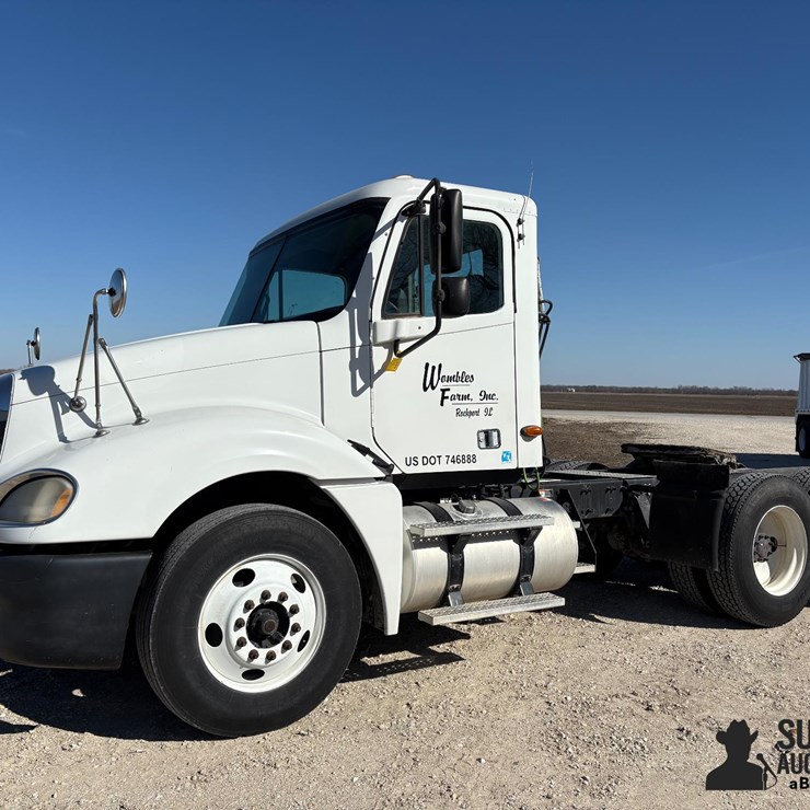 2004 Freightliner Columbia 120 T/A Day Cab Truck Tractor