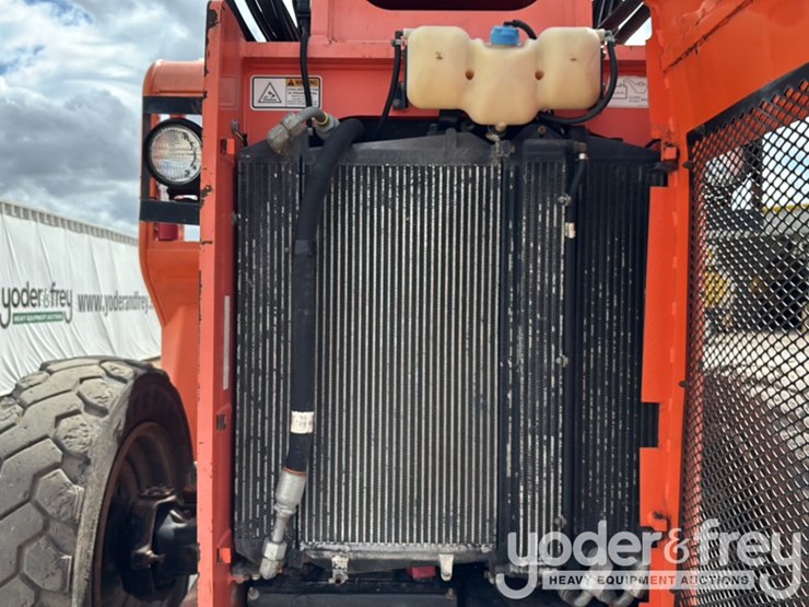 2016-sky-trak-6042-image-38