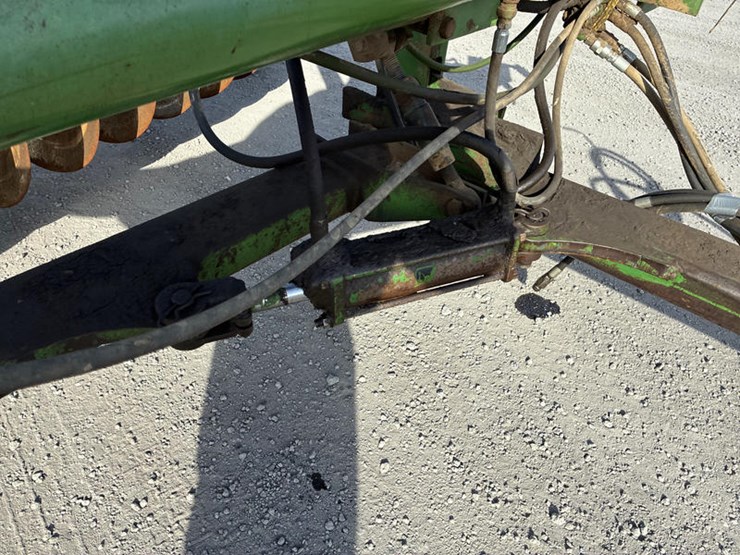 john-deere-220-image-26