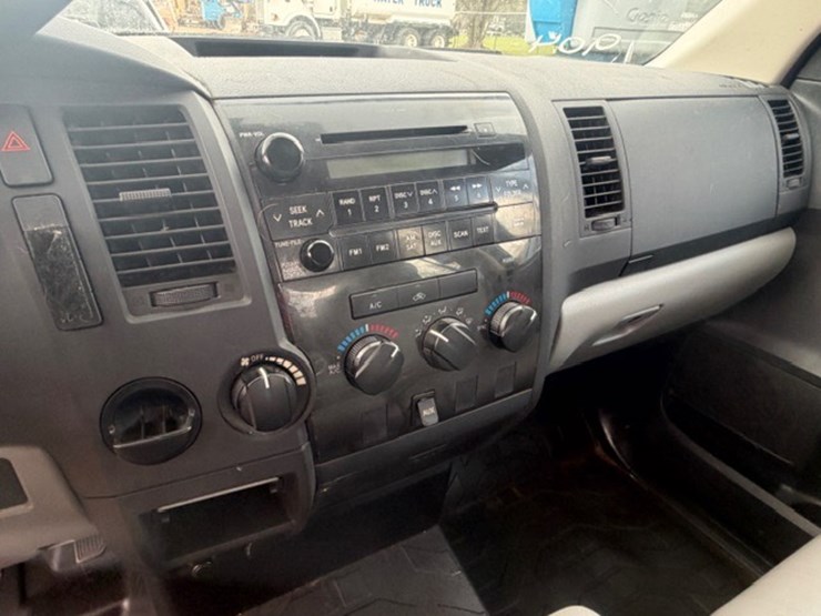 2010-toyota-tundra-image-44