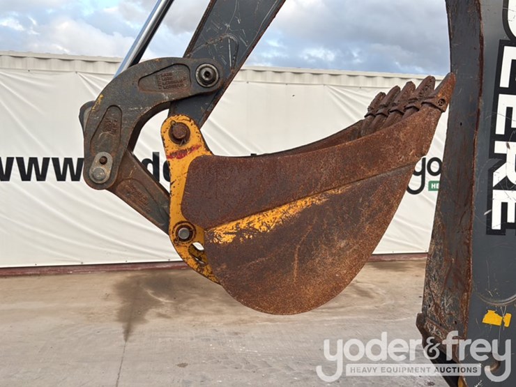 2019-deere-310l-image-34