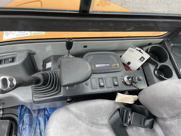 2024-case-cx30c-image-28