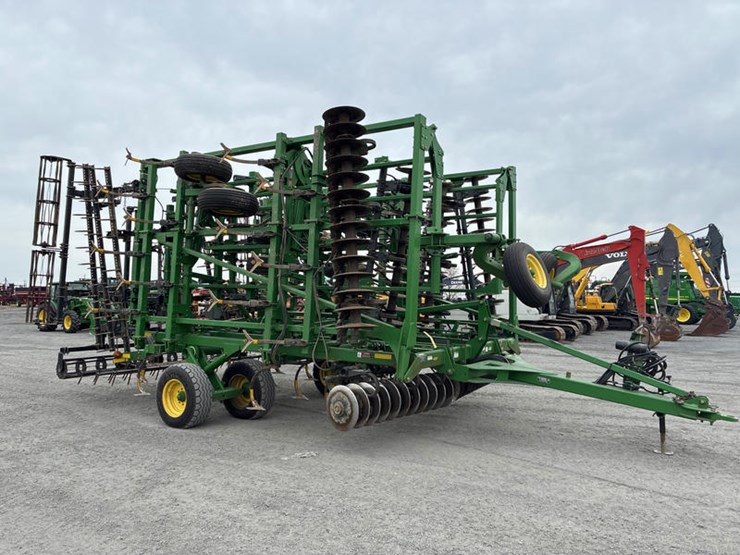 john-deere-2310-image-1