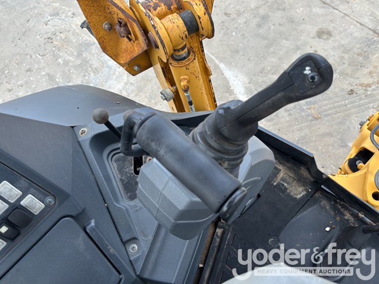 2018-deere-310l-image-46